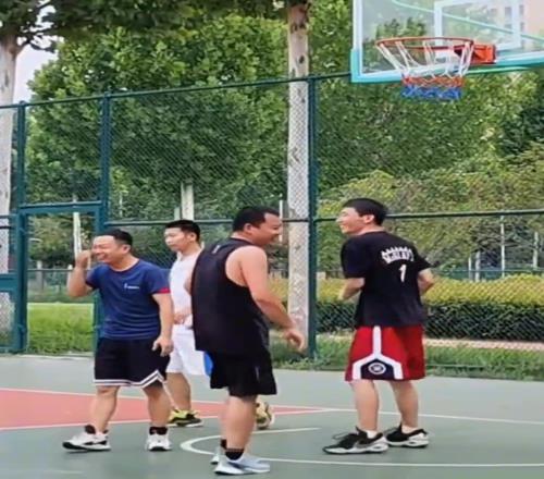 这是什么逆天球风野球场炸裂操作直接惊呆对手!
