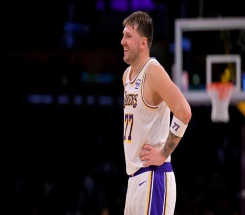 全明星爆冷！詹姆斯落后開拓者菜鳥7萬票，20年統(tǒng)治時(shí)代終結(jié)