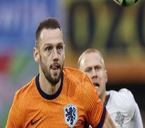 世體：國米簽新后衛(wèi)才會讓德弗賴離隊，巴薩與他有傳聞