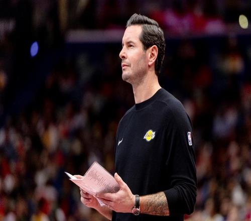 湖人106128活塞4壞消息！防守被爆，艾頓無態(tài)度，詹姆斯主導(dǎo)丟分