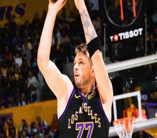 詹皇生日夜半场2分艾顿2板,东契奇30+11对飙状元,活塞力克湖人