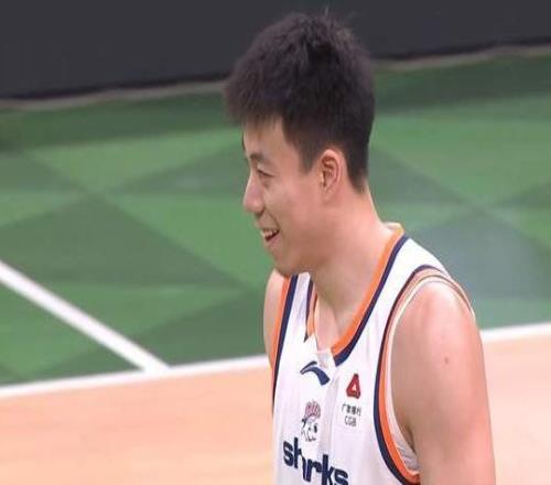 又被胖揍了！遼籃26分慘敗，楊鳴束手無策，張鎮(zhèn)麟16+3真不講情面