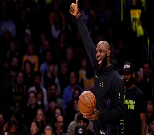 生日夜手感不佳，詹姆斯17投6中拿到17分4板4助，正負(fù)值16