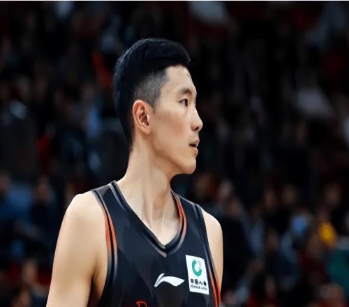 高詩巖不上，山東男籃攻防兩端都流暢多了，球迷：邱彪想明白了吧
