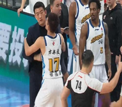 賽季首敗，奪冠大熱門不敵衛(wèi)冕冠軍，元旦大戰(zhàn)對(duì)決聯(lián)盟領(lǐng)頭羊