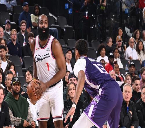 五連勝聯(lián)盟最長+距附加賽僅2.5勝場！小卡場均38分船媒：迎轉(zhuǎn)機(jī)