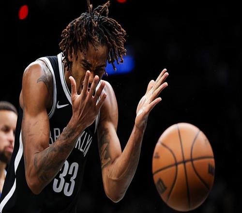 攻防兩端都有著超強的表現(xiàn)，內(nèi)線大將到底何時才能離開籃網(wǎng)