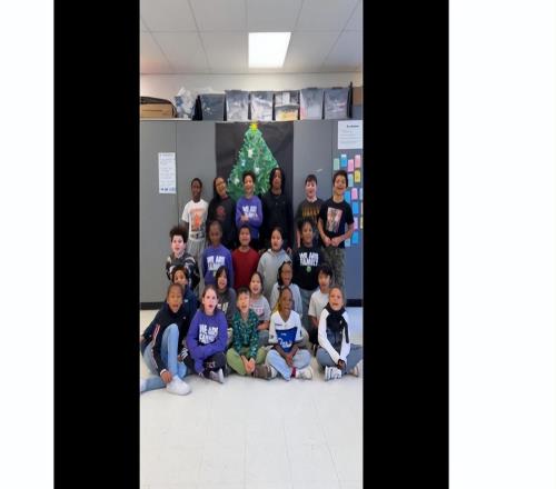 多位小球迷為LBJ唱生日歌！美媒曬13數(shù)據(jù)贊GOAT統(tǒng)治最年輕最年長