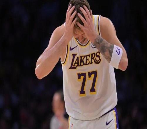 22分慘??！活塞最后時(shí)刻主動(dòng)傳球布朗尼！這！就是布朗尼的牌面！