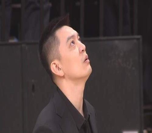 4連敗，遼寧男籃送上海登頂，張鎮(zhèn)麟16+3張陳治鋒15+7成唯一亮點