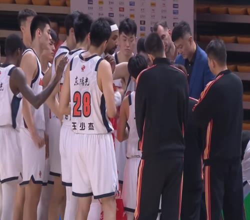 CBA瘋狂一夜！爭冠形勢大亂：北京送廣東首敗，助攻廣廈升至第一