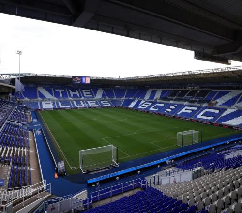 聽心理學(xué)家的話，伯明翰準(zhǔn)備在客場把更衣室裝飾成主場的樣子