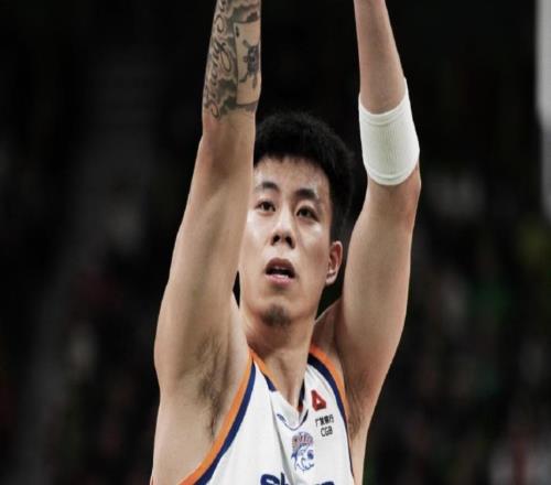 张镇麟:很高兴跨年夜与大家重聚,希望辽宁球迷能给球队些耐心