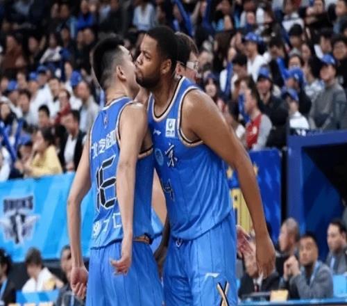 北京虐廣東！曾凡博+雙外轟61分，周琦趙睿劃水，薩姆納空砍31分