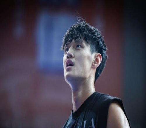 賽季首秀在即，曾凡博：前兩天左手脫臼，期待今晚收獲團(tuán)隊(duì)勝利