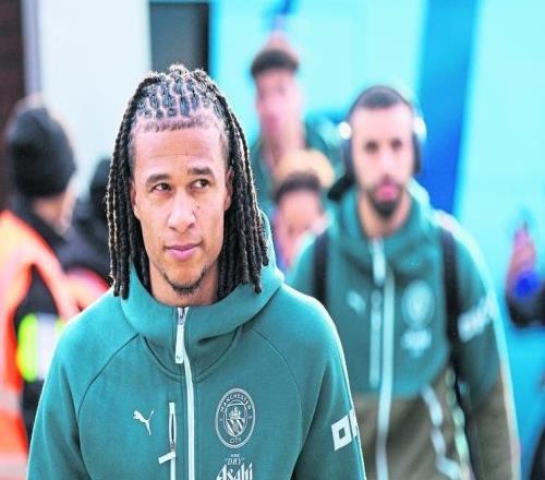 世體：巴薩顯然沒(méi)有足夠資金引入阿克，更傾向租借一名中衛(wèi)