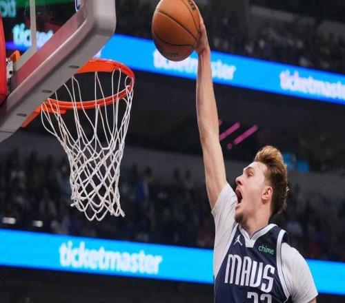 76人送獨(dú)行俠4連敗：馬克西34+8+10恩比德22分濃眉復(fù)出13+8