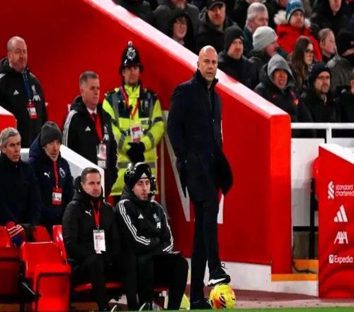 换汤不换药！利物浦主场战保级队险被绝杀，斯洛特之错在于平庸