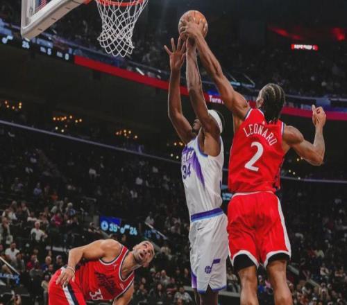 快船6連勝！倫納德45+7+3！末節(jié)20分統(tǒng)治比賽