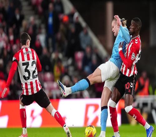 体坛联播曼城、利物浦、热刺战平，曾凡博时隔246天回归