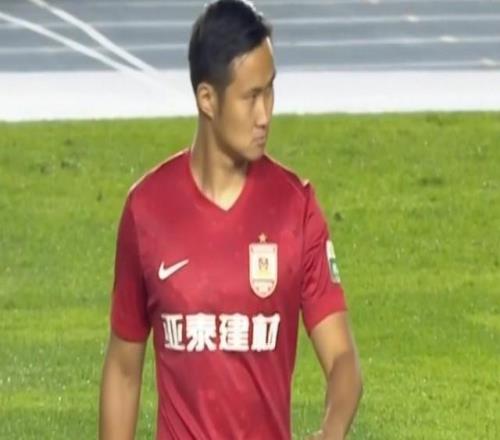 博主：原大連人、長春亞泰后衛(wèi)王耀鵬重返家鄉(xiāng)，加盟大連鯤城