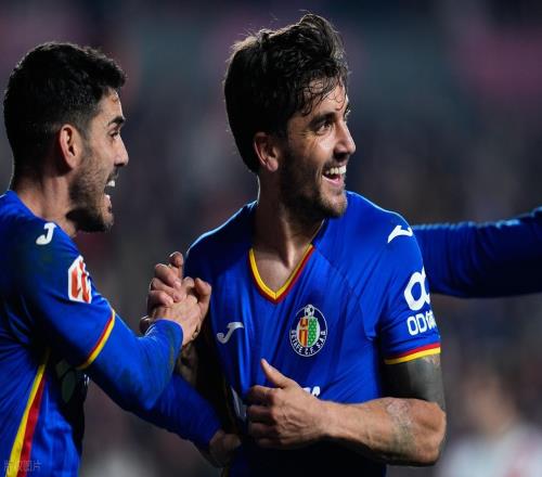 西甲最新積分戰(zhàn)報赫塔菲絕平?jīng)_進上半?yún)^(qū)皇馬再追趕巴薩