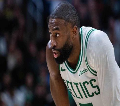 搖頭，凱爾特人杰倫布朗對(duì)尼克斯布倫森獲得12月最佳球員感到不滿