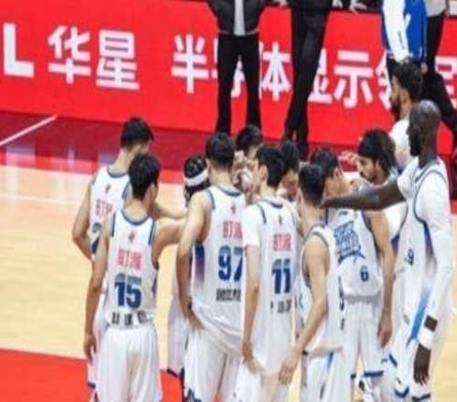 神奇！2年前一賽季只贏6場(chǎng)，如今43歲主帥，將球隊(duì)帶到了聯(lián)盟第6