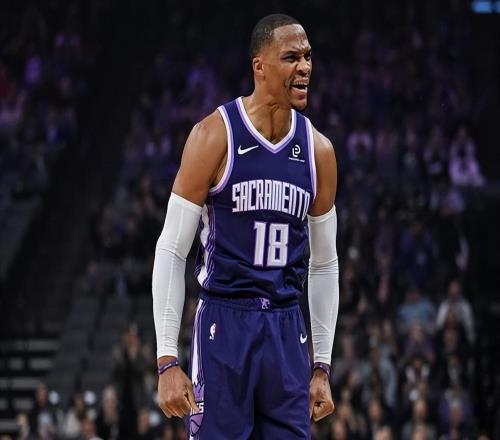 3項(xiàng)歷史第1！復(fù)制喬丹神跡！NBA最熱血控衛(wèi)誕生，無懼歲月無懼風(fēng)