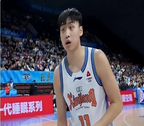 新疆首節(jié)僅得9分，半場(chǎng)落后28分，劉煒為何就沒有調(diào)整的辦法呢