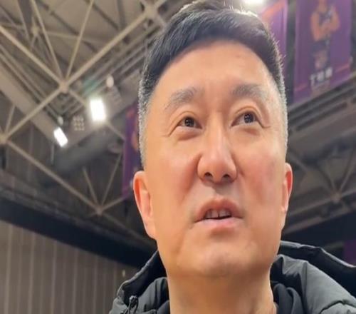 广东伤情！徐杰轻微训练缺席12场，奎因投篮也缺席，杜锋直指难