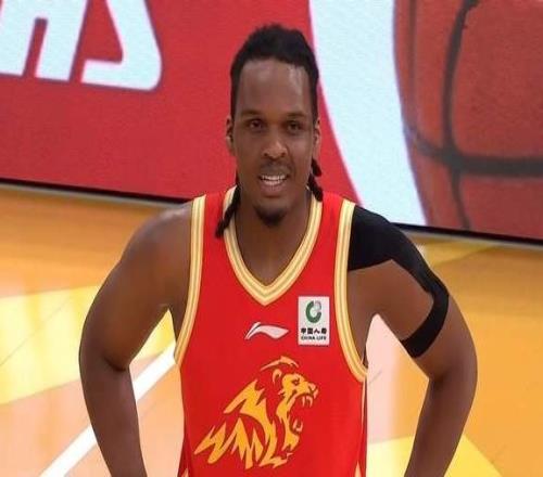 曾凡博低迷北京男籃2負(fù)衛(wèi)冕冠軍外援水準(zhǔn)不夠爭冠周琦砍15+19