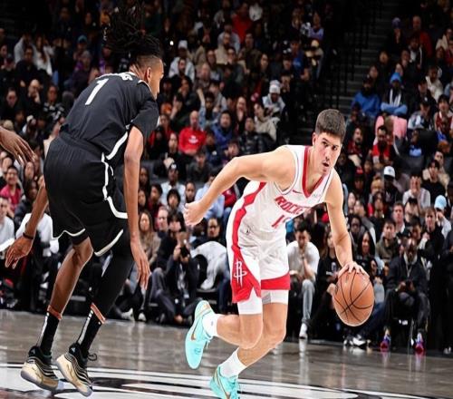 能力確實提升了不少，但火箭探花郎的短板依然是非常明顯的