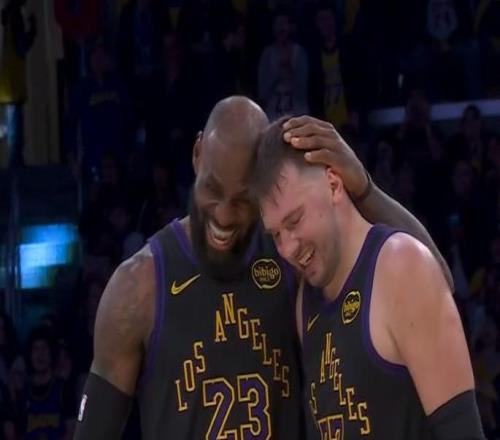 雷迪克：讓東契奇打有球且讓詹姆斯打無球是個挑戰(zhàn)，籃球只有一個