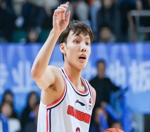 廣東宏遠(yuǎn)八連勝夢碎京城核心受傷迷局引爭議徐杰傷情成最大懸念