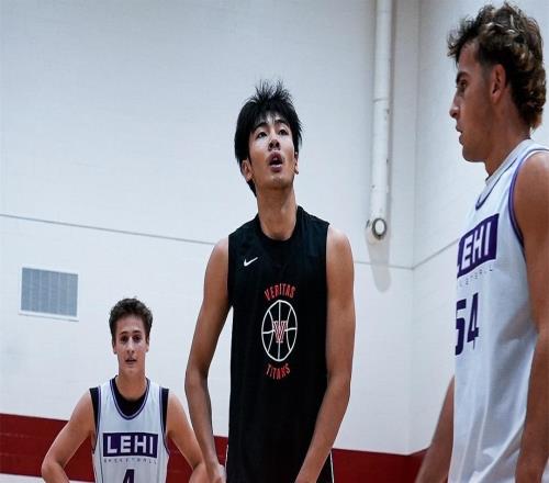 轟25+4！中國男籃18歲2米03新星留美閃耀：獲13所名校邀約去哪