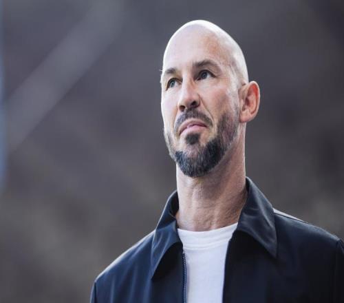 伊爾澤：從電工到帶霍村德甲競(jìng)爭(zhēng)歐冠席位我是如何做到的