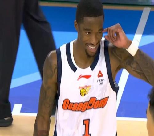 笑噴！廣東贏北控最后一攻畫面曝光張皓嘉用頭助攻薩姆納