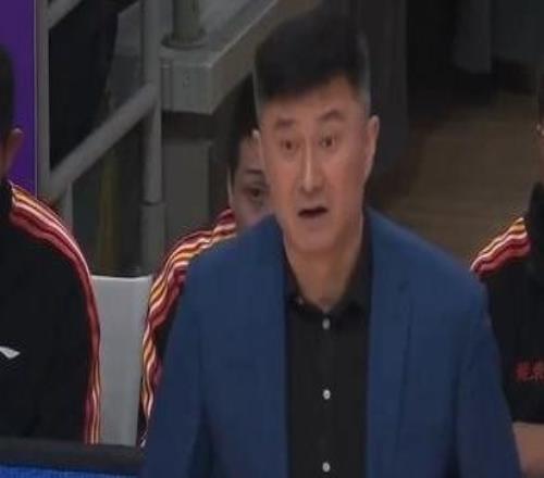 杜鋒：希望球員站出來幫助薩姆納，第一階段不想讓崔永熙倉促上場(chǎng)