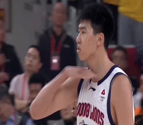 賽季第一單！CBA深夜重罰徐昕，球迷不滿：張鎮(zhèn)麟罵人怎么不管