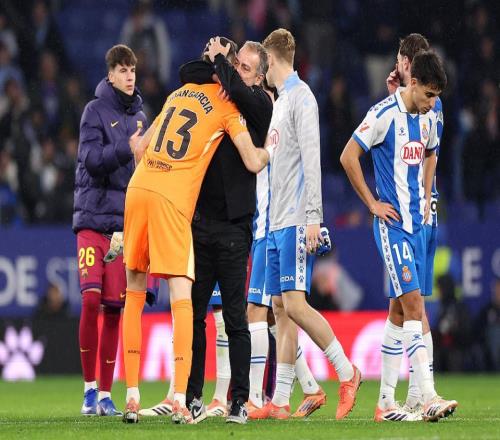 2500万超值4万球迷骂声中，新援6次神扑拯救巴萨！弑旧主获MVP