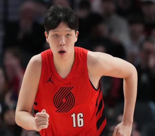 楊瀚森機(jī)會(huì)又來了！羅威因左膝傷病管理缺陣對(duì)手文班亞馬也不打