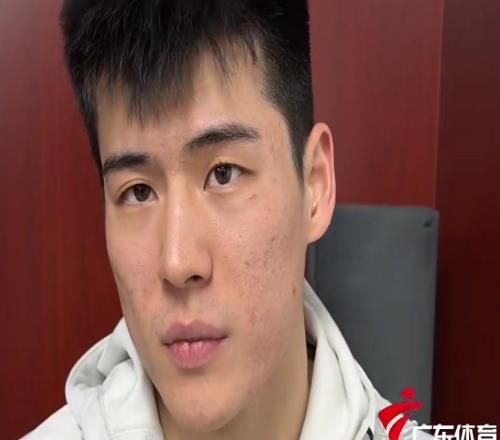 勝北控更衣室采訪！三小將全提防守，薩姆納點(diǎn)出年輕球員貢獻(xiàn)！