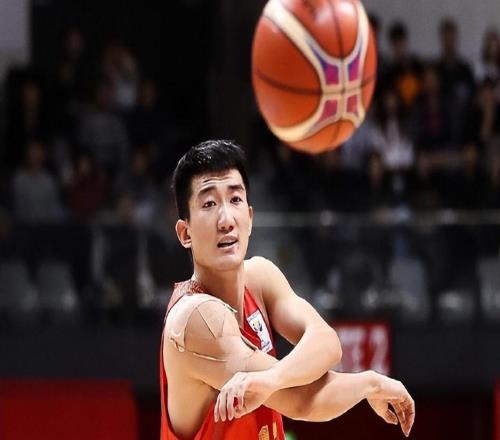 關(guān)鍵上籃穩(wěn)定軍心！孫銘徽送11助攻擊殺北京他還不如高詩巖嗎