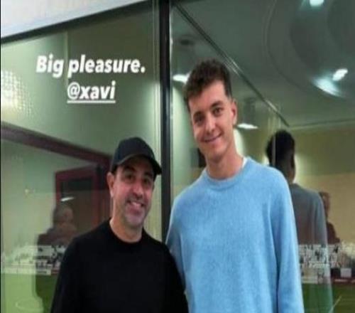 現(xiàn)場(chǎng)觀戰(zhàn)加泰德比，巴薩緋聞前鋒阿斯拉尼曬自己看球的照片