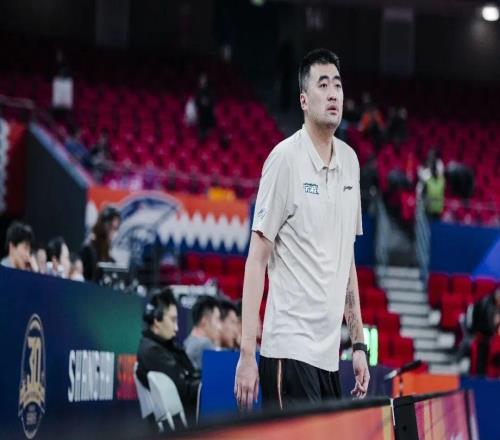 換個(gè)身份，上海男籃的功勛隊(duì)長回來了！