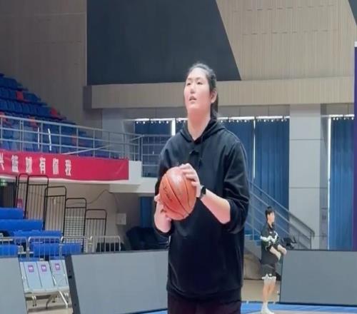張子宇迎WCBA首秀，山東主帥：請(qǐng)大家給予她寬容與耐心