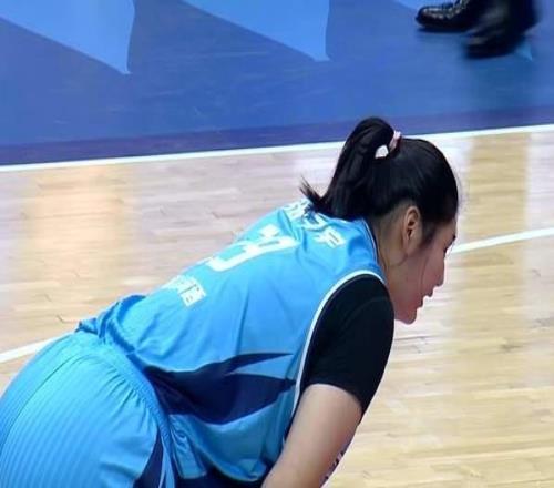 職業(yè)生涯首秀獨砍15+6！18歲張子宇一數(shù)據(jù)全場倒數(shù)第一，難言完美