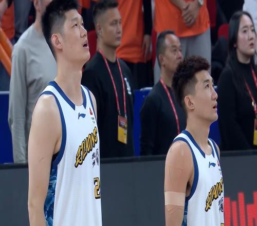 CBA瘋狂一夜！廣東被3分壓哨絕殺，廣廈22分慘敗，大黑馬沖上榜首