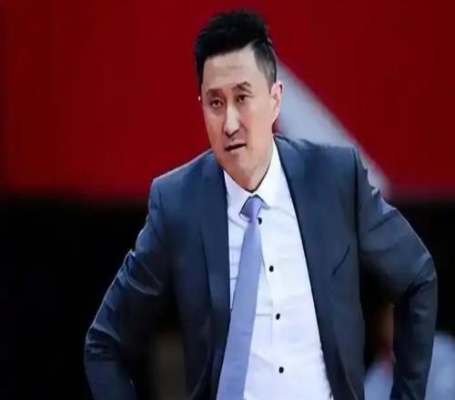 廣東男籃pk浙江，徐杰復(fù)出帶隊(duì)沖2連勝，杜鋒表態(tài)，胡明軒加油